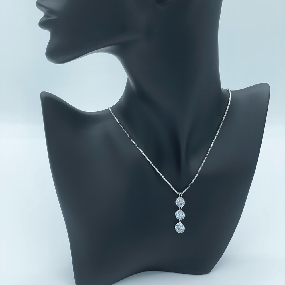 Swarovski Crystals Elements Naked Drill on a Silver toned Necklace